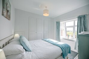 House (4 Bedrooms) | 4 bedrooms, Egyptian cotton sheets, laptop workspace, iron/ironing board - The Farmhouse, Boundary Farm, Framlingham (Woodbridge)