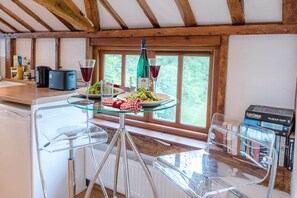 Apartment (1 Bedroom) | Dining