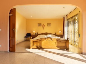 3 Schlafzimmer, Bügeleisen/Bügelbrett, kostenloses Internet