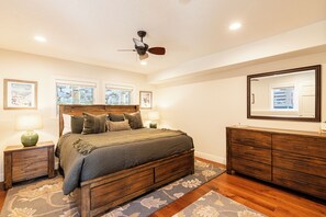 4 bedrooms, iron/ironing board, WiFi, bed sheets - Soak in Luxury: Cozy Private Hot Tub Near Main Street Attractions! (Park City)