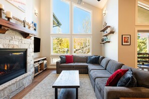 TV, fireplace - Soak in Luxury: Cozy Private Hot Tub Near Main Street Attractions! (Park City)