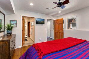 3 عدّة غرف نوم ومكواة/لوح كي وواي فاي وملاءات أسرّة