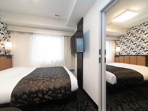 Standardzimmer (Connecting Rooms for 4 People NS) | 1 Schlafzimmer, Daunenbettdecken, Schreibtisch, Verdunkelungsvorhänge