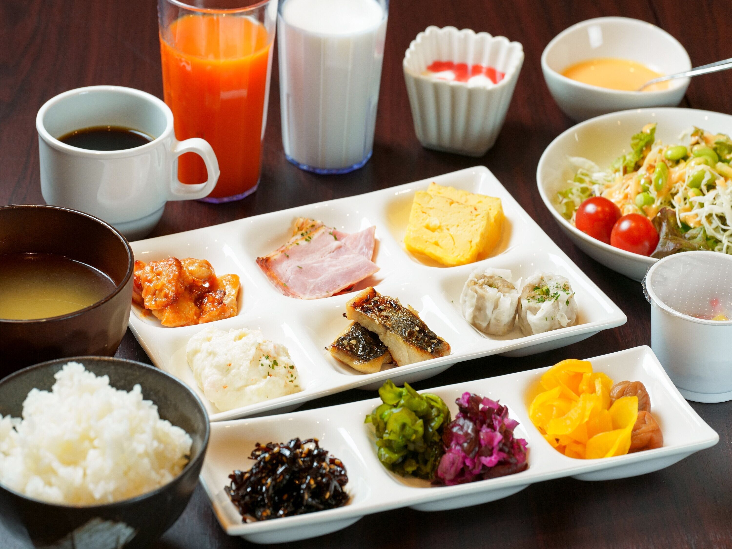 daily buffet breakfast (jpy 2000 per person)