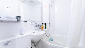 Bañera con ducha, secador de pelo, pantuflas