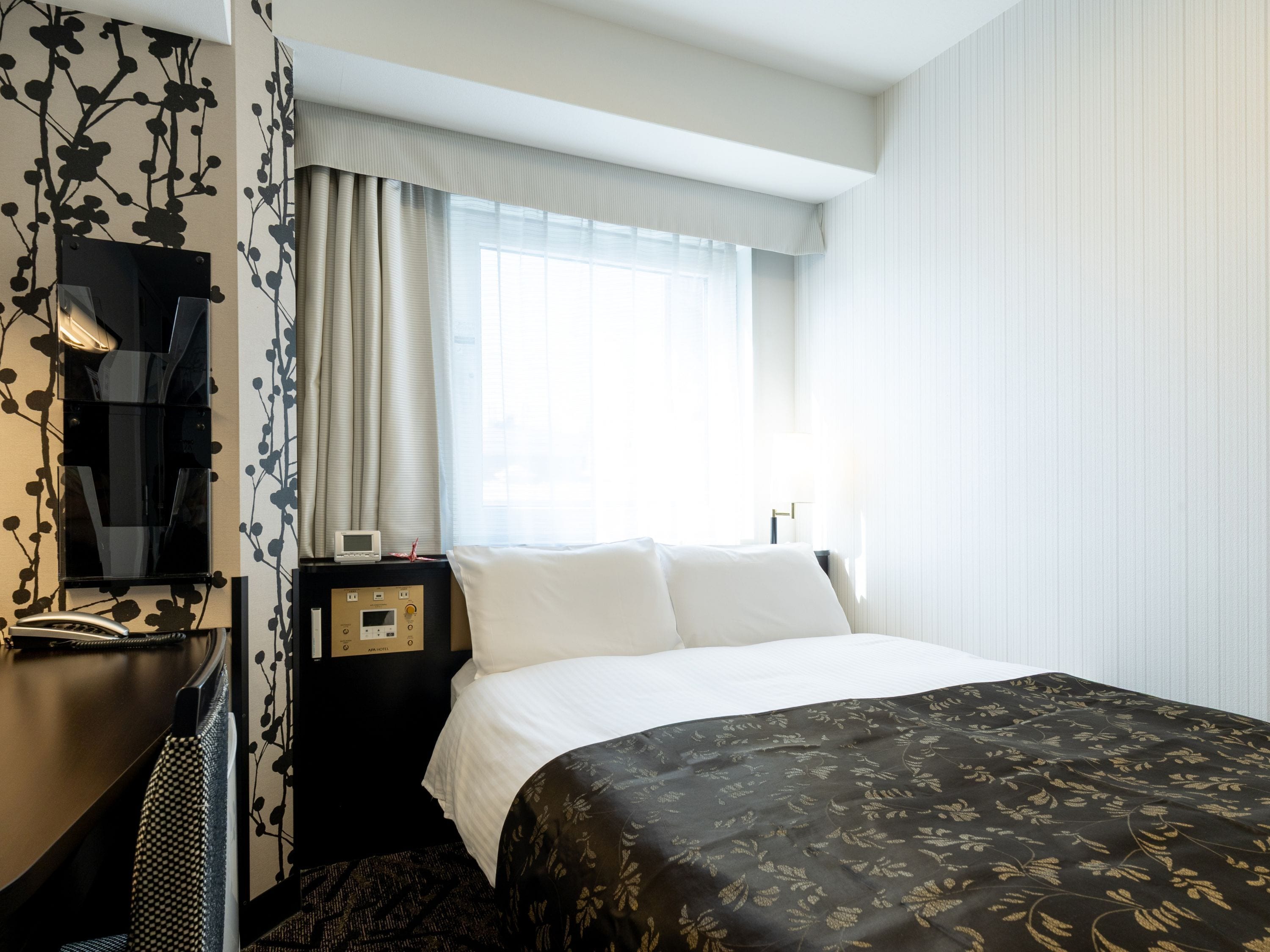 ห้องสแตนดาร์ด, ปลอดบุหรี่ (with 1bed) | ผ้านวมขนเป็ด, โต๊ะทำงาน, ผ้าม่านกันแสง, Wi-Fi ฟรี