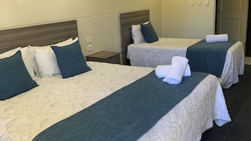 Phòng (King) | Chăn bông, nệm có lớp đệm bông, bàn, bàn ủi/dụng cụ ủi quần áo