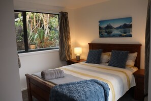3 chambres, fer et planche à repasser, Wi-Fi, draps fournis