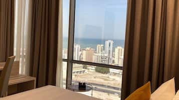 1 bedroom, premium bedding, minibar, in-room safe