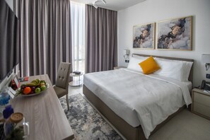 Ropa de cama de alta calidad, minibar, caja fuerte y escritorio