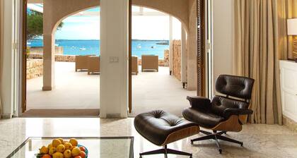 Es TurĂł, luxury beachfront apartment in Colonia San Jordi