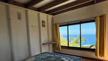 3 Schlafzimmer, Schreibtisch, schallisolierte Zimmer