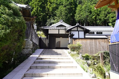NEOLD Private House Ancient house with a hearth surrounded by the rich nature of Yoshino