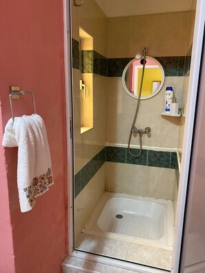 Duschwanne, Haartrockner