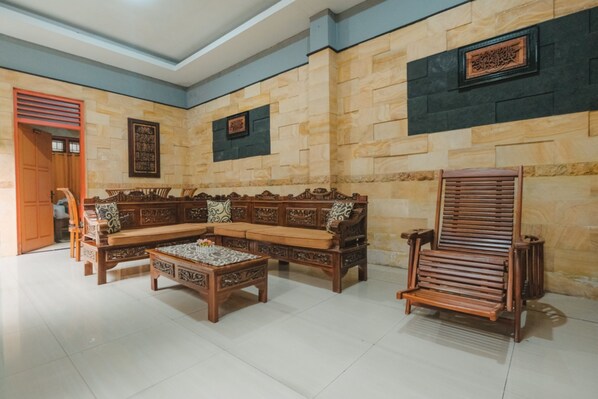 Family House, 4 Bedrooms | Living area | LED TV, fireplace, DVD player - Homestay Simply Homy Unit Gembiraloka (Yogyakarta)