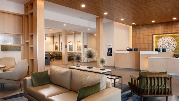 Lobby-lounge