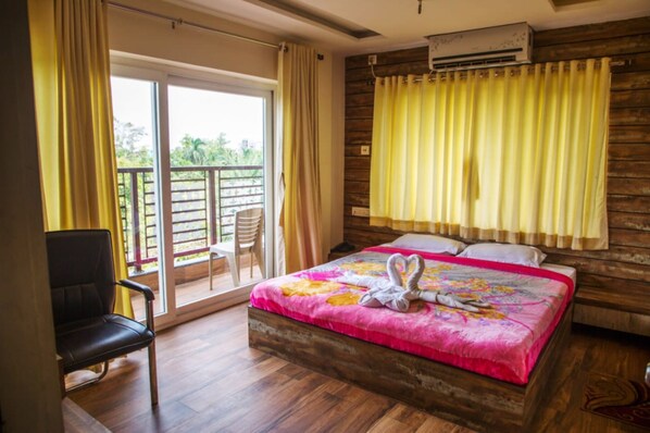 Deluxe Double Room | 1 bedroom, desk, bed sheets