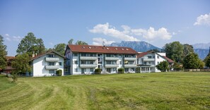 Exterior - 2-room apartment, 47sqm, 1 bedroom, balcony with mountain view (Oberaudorf)