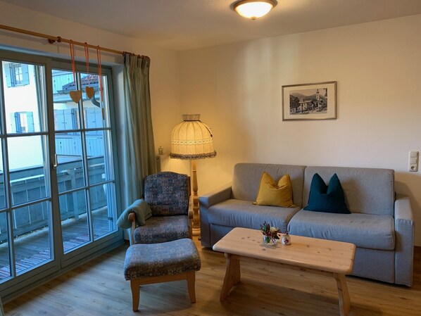 TV, ping pong - 2-room apartment, 47sqm, 1 bedroom, balcony with mountain view (Oberaudorf)