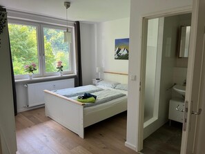2 Schlafzimmer, Internetzugang, BettwÀsche
