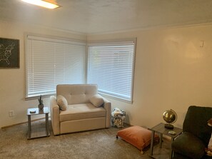 Smart TV, DVD player, books - Quiet Comfort- Adventures Start Here! (Idaho Falls)