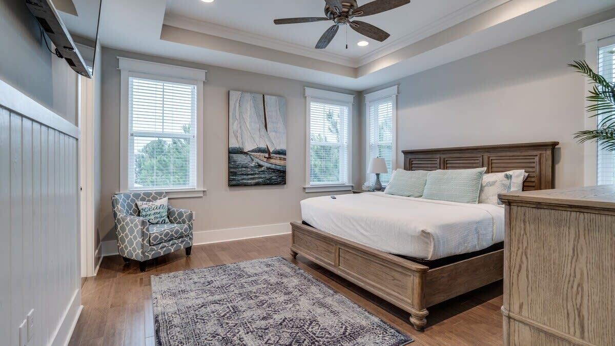 4 bedrooms, iron/ironing board, WiFi, bed sheets