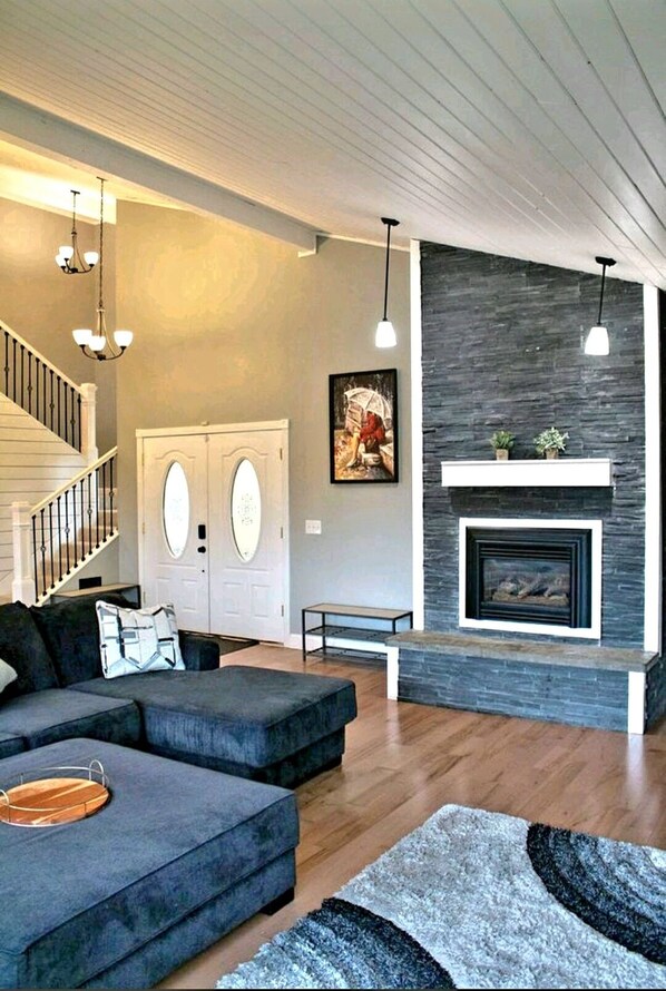 Smart TV, fireplace, DVD player