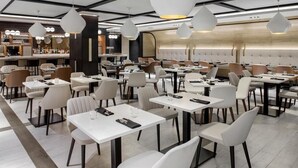Dining - Four Points by Sheraton Flushing (Flushing)