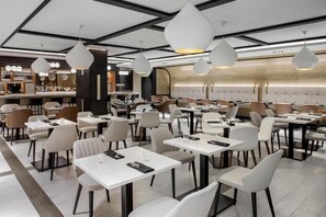 Dining - Four Points by Sheraton Flushing (Flushing)