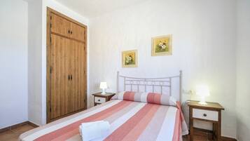 3 habitaciones, tabla de planchar con plancha y wifi gratis