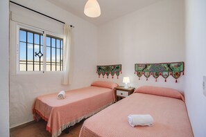 3 bedrooms, iron/ironing board, free WiFi, bed sheets