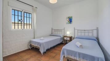 3 Schlafzimmer, BĂŒgeleisen/BĂŒgelbrett, kostenloses WLAN, BettwĂ€sche