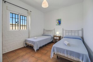 3 dormitorios, tabla de planchar con plancha, wifi gratis y ropa de cama