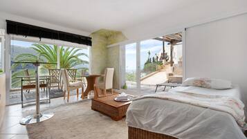 1 bedroom, iron/ironing board, free WiFi