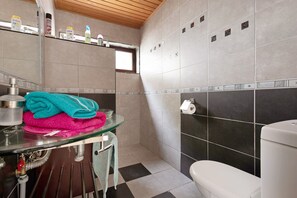 Shower, hair dryer, towels - Apartament Ana with Mountain View, Sea View, Wi-Fi & Terrace (San Marcos)