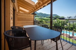 Outdoor dining - Apartment 'Sommersbergerhof 1968' with Pool, Mountain View & Terrace (Brixen)