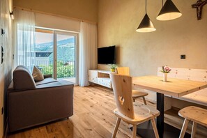 Living area - Apartment 'Sommersbergerhof 1968' with Pool, Mountain View & Terrace (Brixen)
