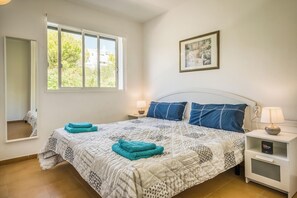 2 chambres, fer et planche à repasser, Wi-Fi gratuit, draps fournis