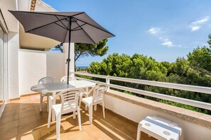Outdoor dining - Apartment 'Villa Orchidée - Coves Noves' with Sea View, Wi-Fi and Air Conditioning and terrace (COVES NOVES)