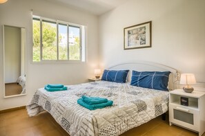 2 bedrooms, iron/ironing board, free WiFi, bed sheets