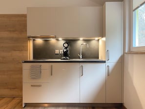 Een koelkast, een oven, een vaatwasser