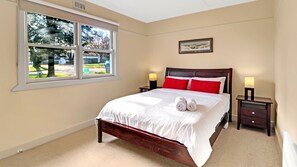 3 bedrooms, iron/ironing board, WiFi, bed sheets