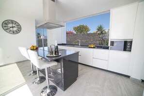 Kühlschrank, Ofen, Herdplatte, Geschirrspüler