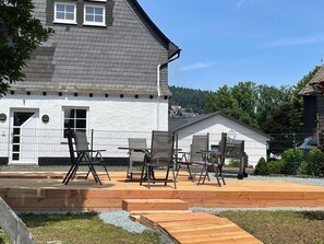 Outdoor dining - A complex newly which is located directly on the ski slope of Neuastenberg (Postwiese) (Neuastenberg)