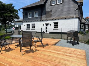 Outdoor dining - All comfort, fast am slopes on a quiet location close to the ski area Postwiese (Neuastenberg)