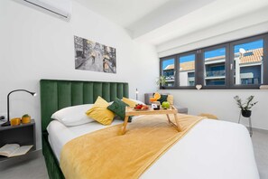 Huoneisto (Two Bedroom Apartment with Balcony) | 2 makuuhuonetta, äänieristys, vauvansängyt