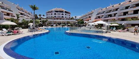 حمّام سباحة خارجي، حمّام سباحة مُدفَّأ