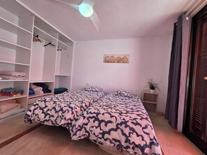 2 chambres, fer et planche à repasser, lit parapluie, Wi-Fi gratuit