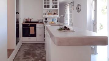 Apartment, Multiple Beds | Private kitchen | Fridge, oven, stovetop, electric kettle