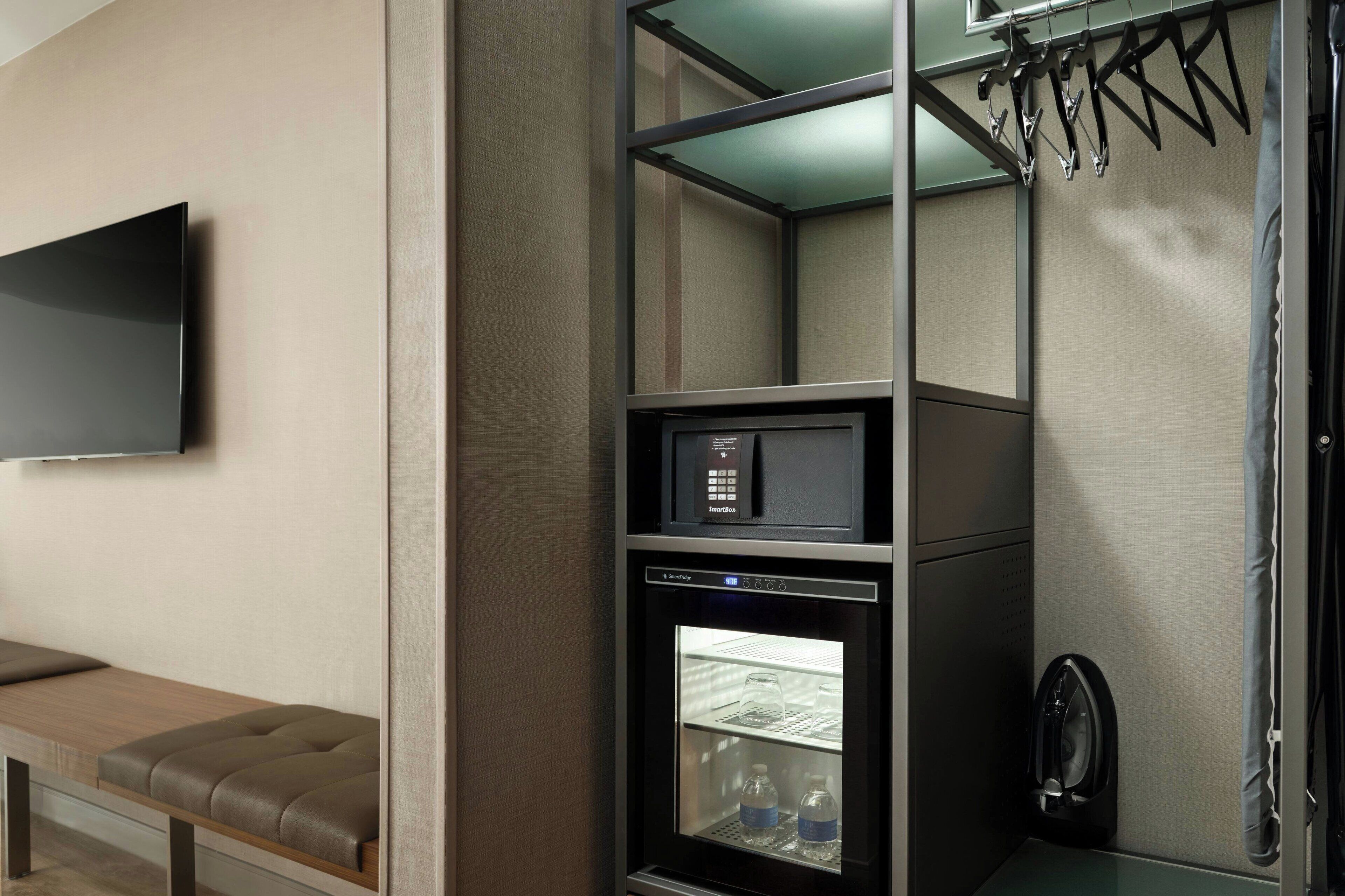 1 bedroom, desk, iron/ironing board, free cots/infant beds